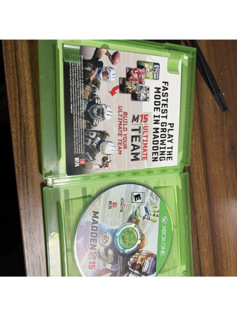 Madden NFL 15 Xbox One With Case Very Good Untested Cib